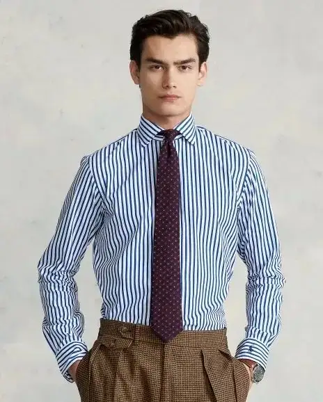 Poplin shirt regular fit Poplin shirt regular fit - SKU: 897565-17 - Hand crafted with seasonal style in mind, this is ideal for formal or casual wear whatever the occasion and is an ideal staple for any wardrobe.